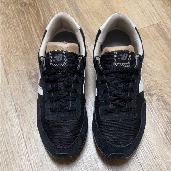 New Balance 410 Retro Black and White Light Weight Sneakers EUC - Picture 2 of 16